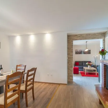 Apartman Apartman Braavos **** *
