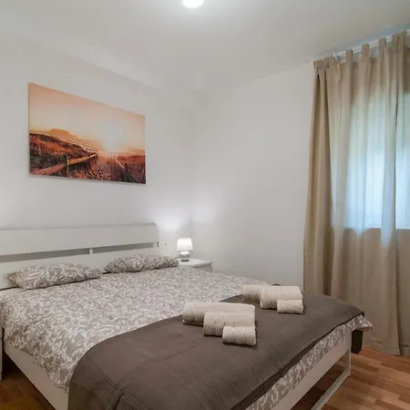 Apartman Braavos **** Split